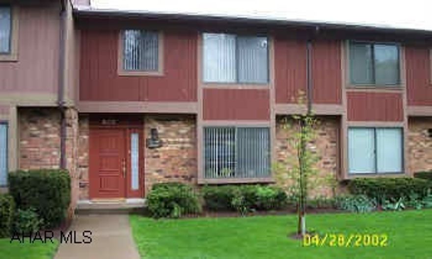 Mint condition for 1979 townhouse, new porch deck w/ skylights overlooking golf course.  New sinks, countertop, mirrored closet doors,new kitchen & foyer floors, new appliances.  Brass accents, programable thermostat.  Condo fee $110 includes exterior maintenace, snow removal, grass, trash removal....