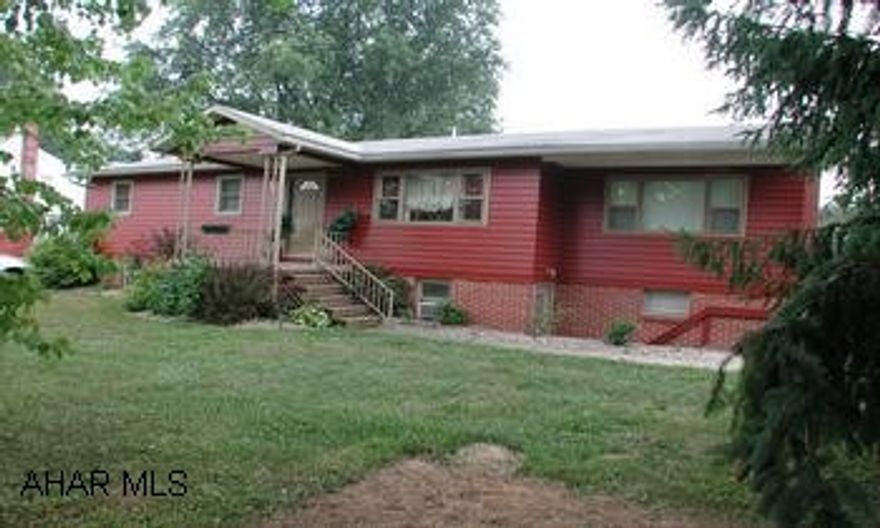 Beautiful 1 story with 3 bedrooms, 2.5 baths, stunning kitchen, finished basement with large bar & gas fireplace. In-ground heated pool on large level lot. Beautiful 1 story with 3 bedrooms, 2.5 baths, stunning kitchen, finished basement with large bar & gas fireplace. In-ground heated pool on large level lot.