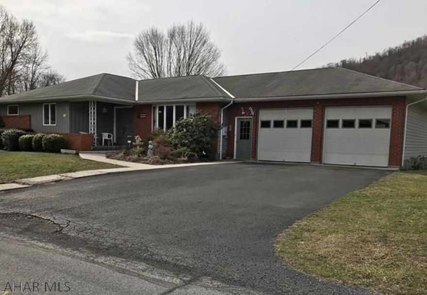 This beautifully updated 3 bedroom, 3 bath with 2 car garage boast a designer inspired color scheme. The bright kitchen with a sit up bar and stainless steel appliances is sure to please even the most discriminating buyer. The French doors found in the dining space allow easy entertaining between indoor /outdoor spaces. A large formal living room is graced by a huge bay window while the main floor family room has a floor to ceiling fireplace w/walkout to a screened porch. Lots of storage and great family lower level family room make for a fabulous home.