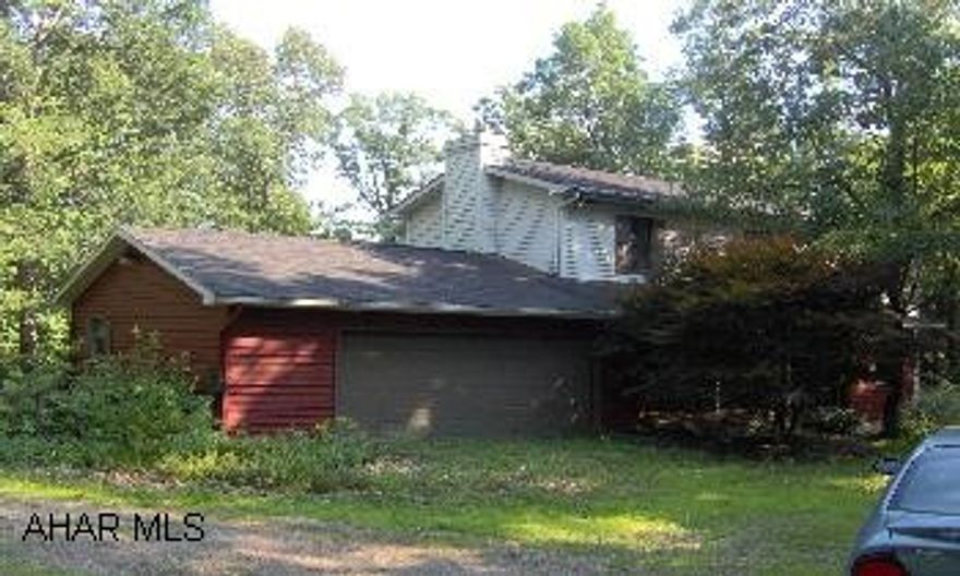 Lovely 10 acre wooded setting 3-BR, 2-sty colonial.