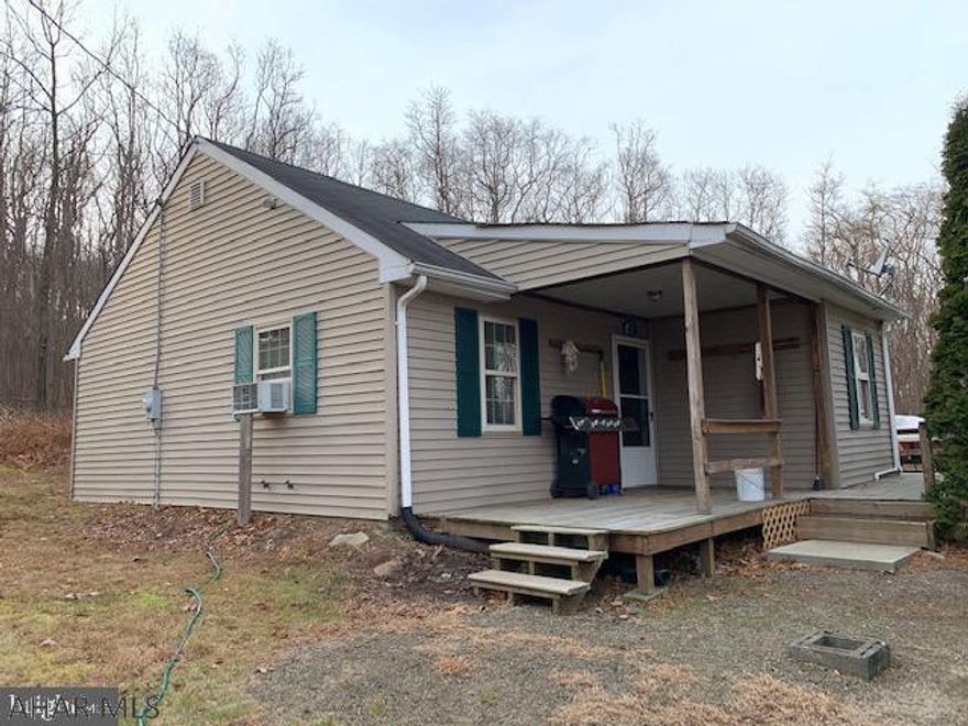 Calling all deer hunters and all wilderness lovers.... This wonderful cabin sits at the edge of the Buchannan State Forest....close to ATV trails and excellent hunting. Not far from Lake Raystown for all your boating and fishing adventures. A real outdoorsman~s retreat.