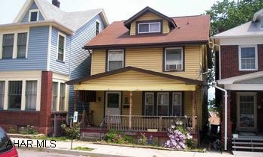 Vinyl siding,  newer furnace, 100 amp electric, 1.5 baths,newer roof, detached garage. Vinyl siding, newer furnace, 100 amp electric, 1.5 baths, newer roof, detached garage.