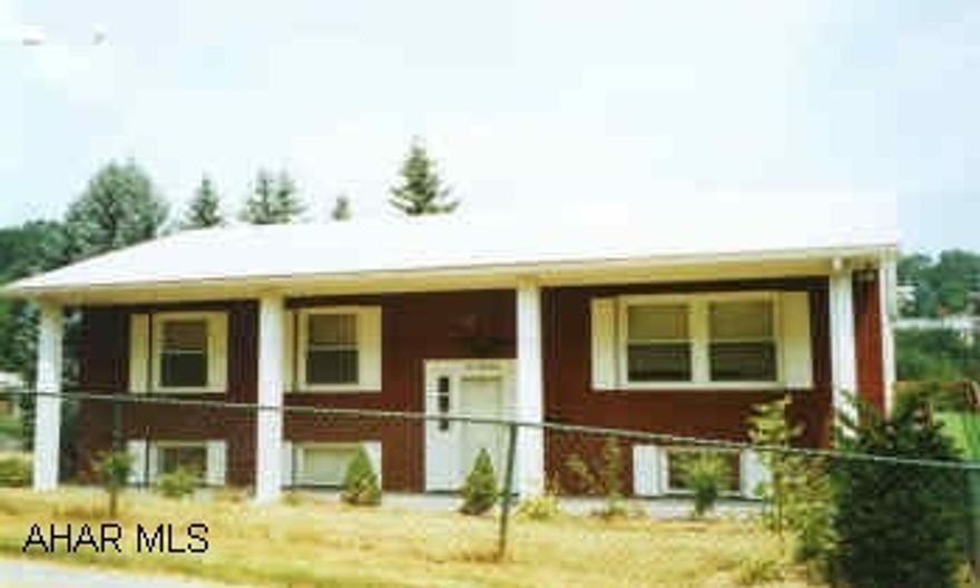 Lot size is irregular Beautiful Bi - Level with large 1st floor Florida room