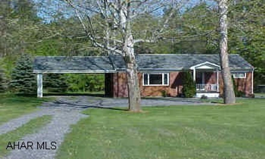 West Loop area, nice one story brick, 2 bed, .6 acres, carport, level lot, hardwood floors. Newer roof. West Loop area, nice one story brick, 2 bed, .6 acres, carport, level lot, hardwood floors. Newer roof.