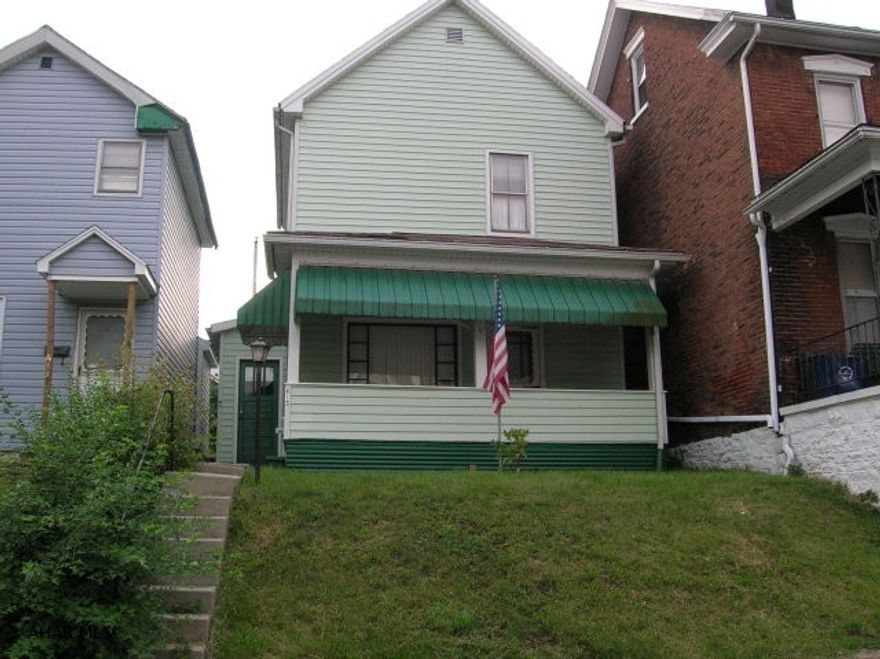 Great starter home, needs a little TLC.Owner wants an offer!