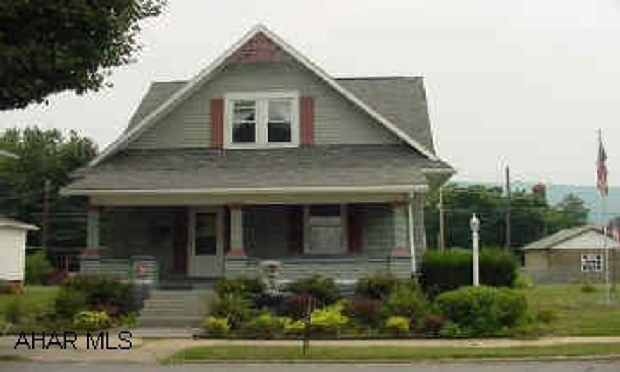 Recently updated furnace '97, water heater '98, Roof '95, windows 96-97, wiring and plumbing less than 10 yrs old This home won't last long! Call Judy to see this home! 946-9355, vm 335