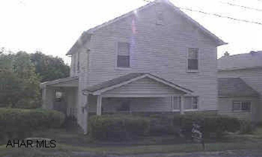 2 story, 3 bedroom, 2 car detached garage 2 story, 3 bedroom, 2 car detached garage