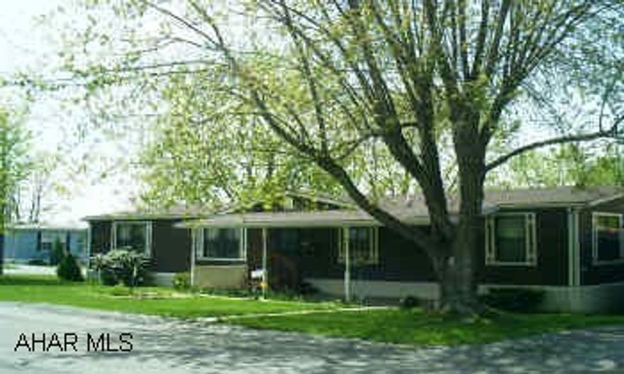 BEAUTIFUL 3 BEDROOM ,2.3 BATH,DEN,KITCHEN,LIVINGROOM,LAUNDRY,DINING,GARAGE,SHED 1987 DOUBLEWIDE MOBILE HOME ON RENTED LOT OWNERS CANNOT MOVE UNTIL OCT 8TH 2004...