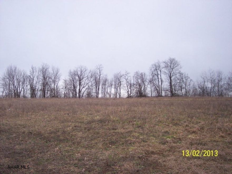 Perc approved homesite.  Owner willing to sell 1-3 acres depending on the price.
