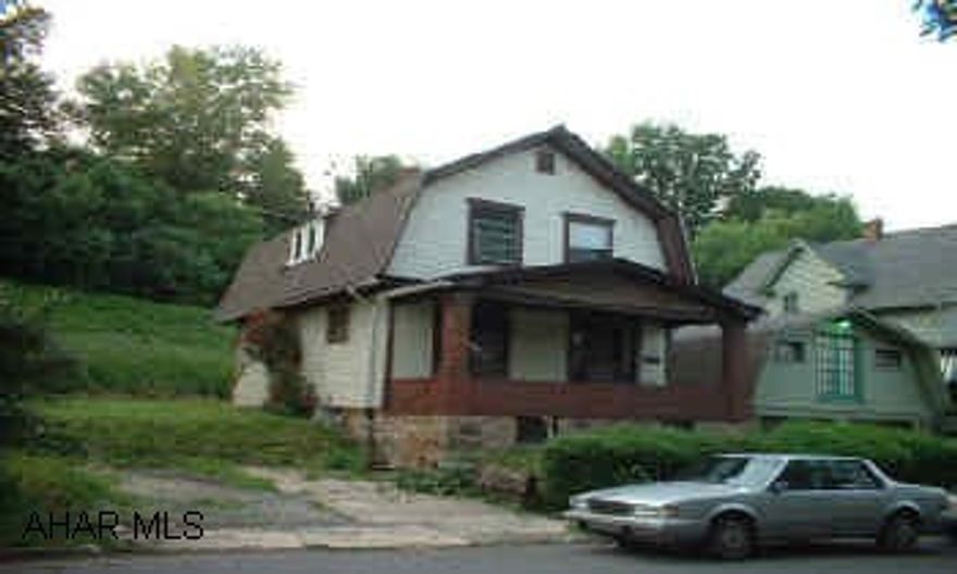 Zoned commercial/residential. House plus extra lot. Lots of character inside - needs some TLC but could be so charming!  AGENTS:  COMMISSION SPLIT IS AFTER 25% REFERRAL FEE OF TOTAL COMMISSION.  CALL LISTING AGENT FOR MORE INFORMATION.