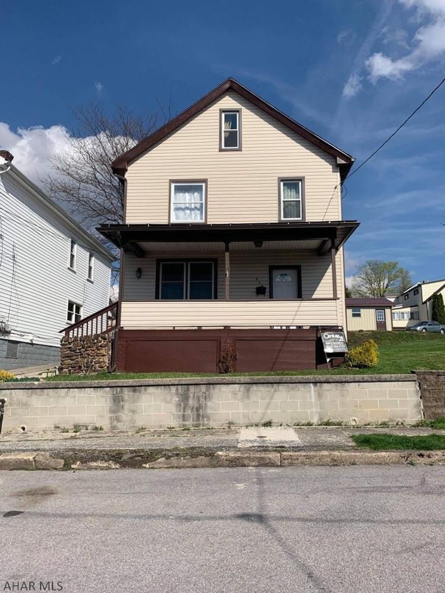 Are you looking for a 4 BR. Check out this 2.5 story, 1 1/2 bath in Portage. New bath, kitchen and windows, along with new carpet in the BR's & new sewer lines. 1 Car detached garage, covered patio and porch. Wont last long!