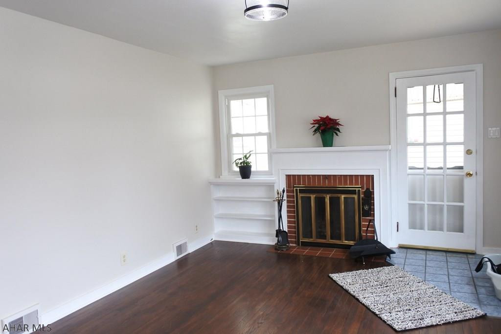 Llyswen - Residential