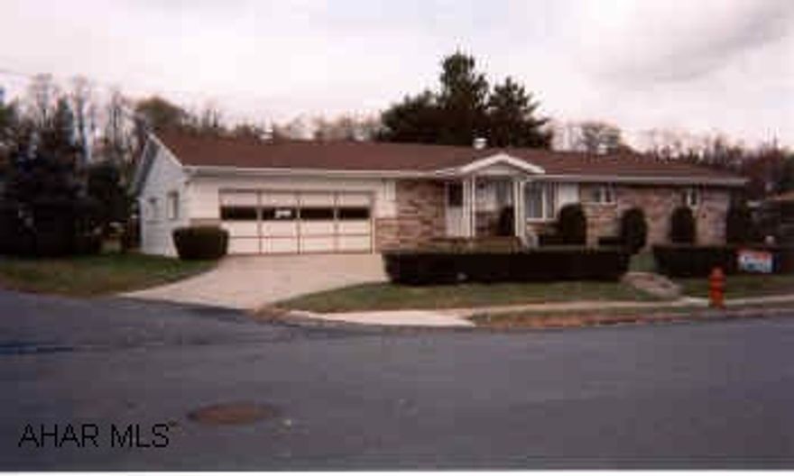 Good looking, well built 1story - corner lot, nice back yard - won't last!