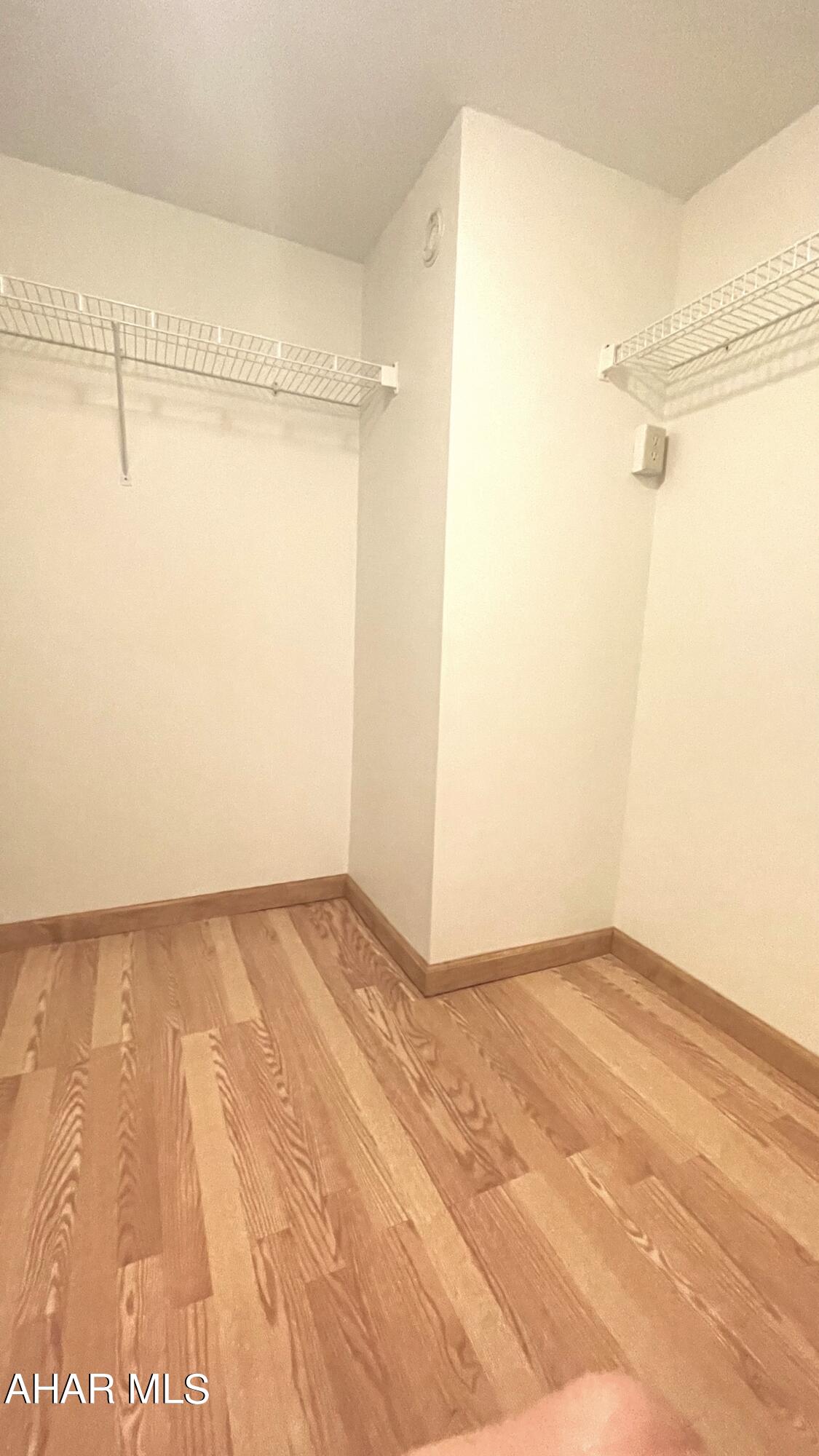 Glendale Yearound - Residential