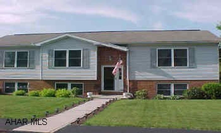 Brick & Vinyl Split Entry Beautiful Split Entry - Move in condition.  New kit, 12,000 high energy central air.  Eat-in kit, formal dining room, 3 bedroom, and 2.75 baths.  Large covered screen porch plus seperate deck.  Move -in condition.  Many Extras.  3-zoned heat.