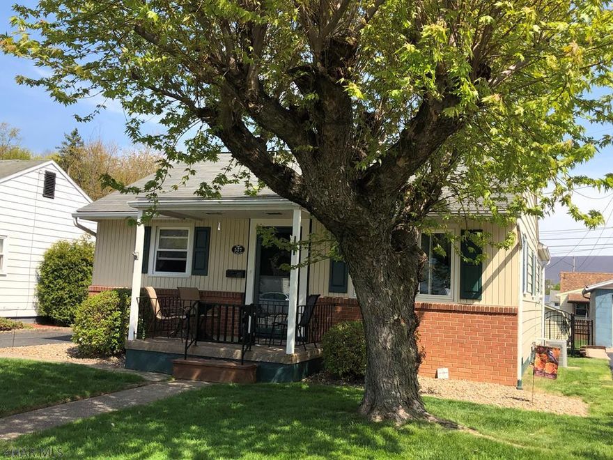 Very nice one story in an awesome neighborhood.  Close to campus.  New furnace.  Central air. Eat in kitchen. Living room and dining room combo.  Family room, laundry and bath in the basement.  New carpet and baseboard to be added to the family room soon.  Exterior freshly painted.  Nice deck.  Fenced (lifetime warranty) yard.  Oversized one car garage.  new front and rear storm doors.