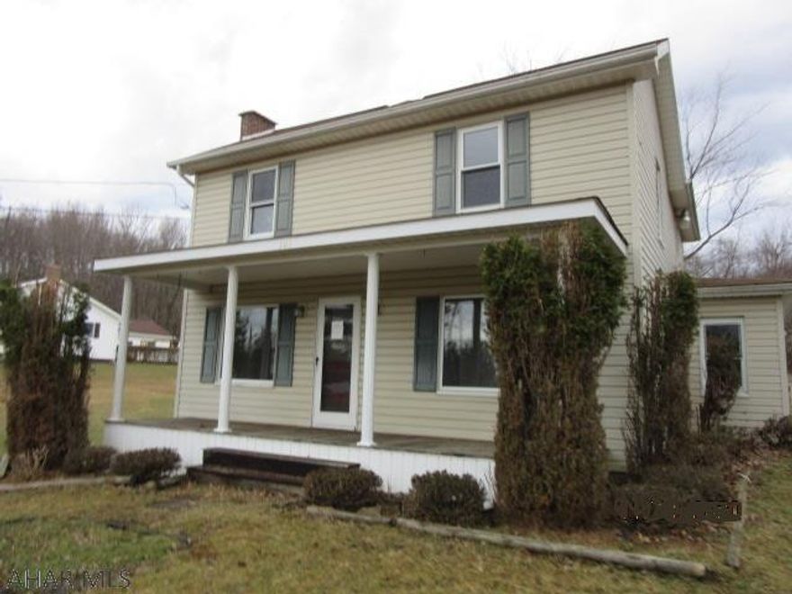 Spacious two story on large flat lot with tree lined driveway, This property eligible under Freddie Mac First Look Initiative through 2/19/2020. Freddie Mac will not respond to investor offers during the First Look period.