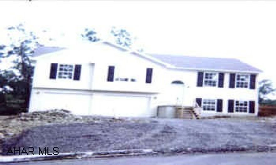 SELLER WILL PAY UP TO $2000 TOWARD BUYERS CLOSING COSTS IF SALE CLOSES BY 12/31/01. BRAND NEW 3 BEDROOM, 2 BATH BI-LEVEL HOME WITH 2 CAR GARAGE. CITY WATER, CITY SEWER. PAVED DRIVEWAY, SEEDED LAWN, SIDEWALK. UPGRADED CARPET, VINYL, & LIGHTS. CERAMIC FOYER. UNFINISHED BASEMENT.