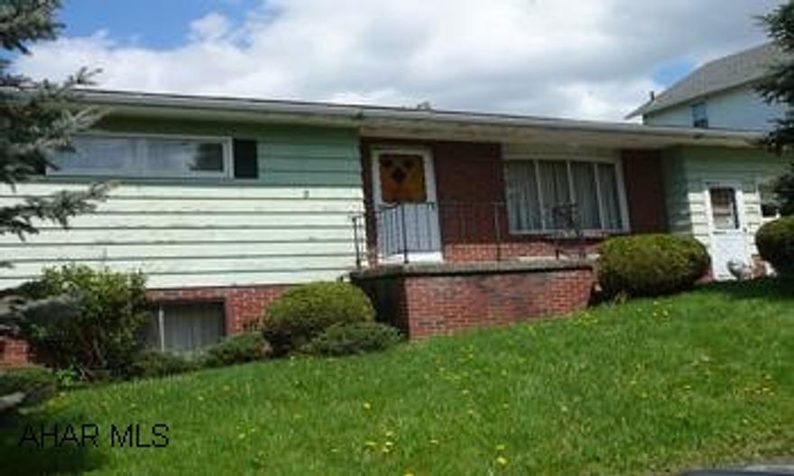 ONE STORY IN NEED FO REHABILITATION. LARGE LOT-FENCED. CALL JOHN REFFNER 932-1250. ONE STORY IN NEED OF REHABILITATION. LARGE LOT-FENCED. CALL JOHN REFFNER 932-1250.