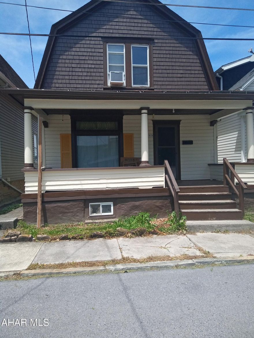 This 2 bedroom 1 full bath home is just the right size! Check out the fireplace detail. This home includes an Alexa, Smart Meter, and Smart Bulbs. The Alexa can control the lightbulbs downstairs and the thermoset! 
The seller did many updates to this home.