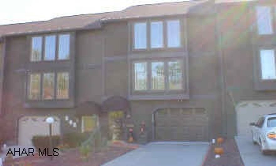 SUPER TOWNHOUSE WITH 2-3 BEDROOMS, CENTRAL AIR, ALL NEW APPLIANCES INCLUDED AND IMMACULATELY DECORATED. SUPER TOWNHOUSE WITH 2-3 BEDROOMS, CENTRAL AIR, ALL NEW APPLIANCES INCLUDED AND IMMACULATELY DECORATED.