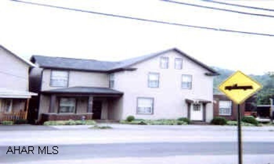 10 room home with hardwood floors, office or home based business rooms 1 of a Kind home