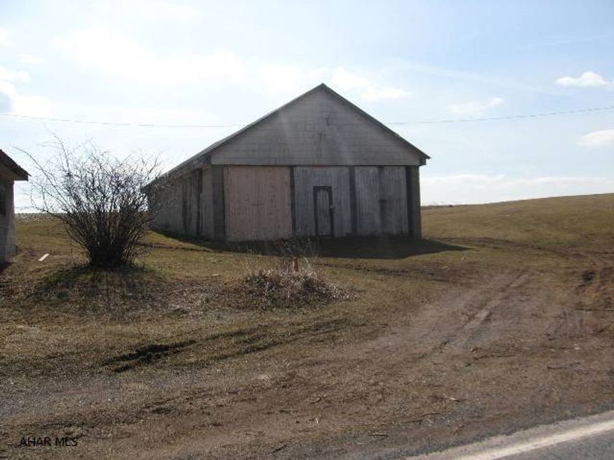 For Comp Purpose OnlyBarn 1 lge garage 1 sm garage