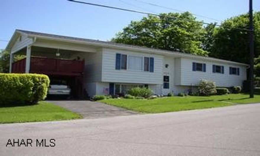 IMMACULATE 3 BR, 1.75 BA WITH WALK OUT FINISHED BASEMENT! LOW UTILITIES, ALL APPLIANCES STAY. PRIVATE YARD AND CARPORT. VIEW AT WWW.BOBMILLERREALESTATE.COM IMMACULATE 3 BR, 1.75 BA WITH WALK OUT FINISHED BASEMENT! LOW UTILITIES, ALL APPLIANCES STAY. PRIVATE YARD AND CARPORT. VIEW AT WWW.BOBMILLERREALESTATE.COM