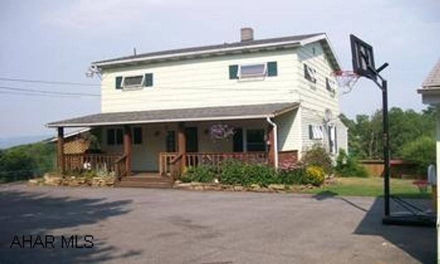 SALE CONTINGENT UPON SELLER FINDING SUITABLE HOUSING. 3.64+- AC, QUALIFIED BUYERS ONLY. 3 STALL BARN AND PASTURE, ELECTRIC AND WATER TO BARN, 18' ROUND POOL. SALE CONTINGENT UPON SELLER FINDING SUITABLE HOUSING. 3.64+- AC, QUALIFIED BUYERS ONLY. 3 STALL BARN AND PASTURE, ELECTRIC AND WATER TO BARN, 18' ROUND POOL.