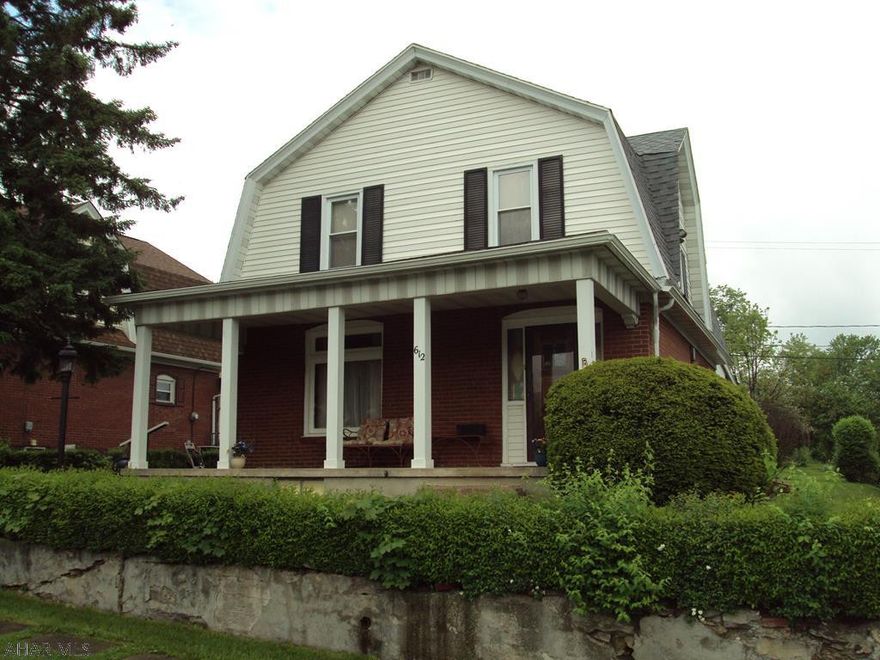 Brick and vinyl home in nice neighborhood. 1 car garage. Home may need some updates. 2 bedroom, used to be 4 small bedrooms. 3/4 bath on 1st floor. Extra lots included on other side of alley. Check - 1.10-10-9,25,27, with home total over an acre in the city. Roof approx 3 years old.