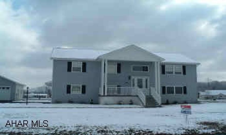 Beautiful - very lrg 28x8 - 7 mo. old bi-level - Must See! Georgeous huge bi-level - oak trim- wonderful layout - 2 car garage - immacualate/level lot - spring cove schools - motivated seller.