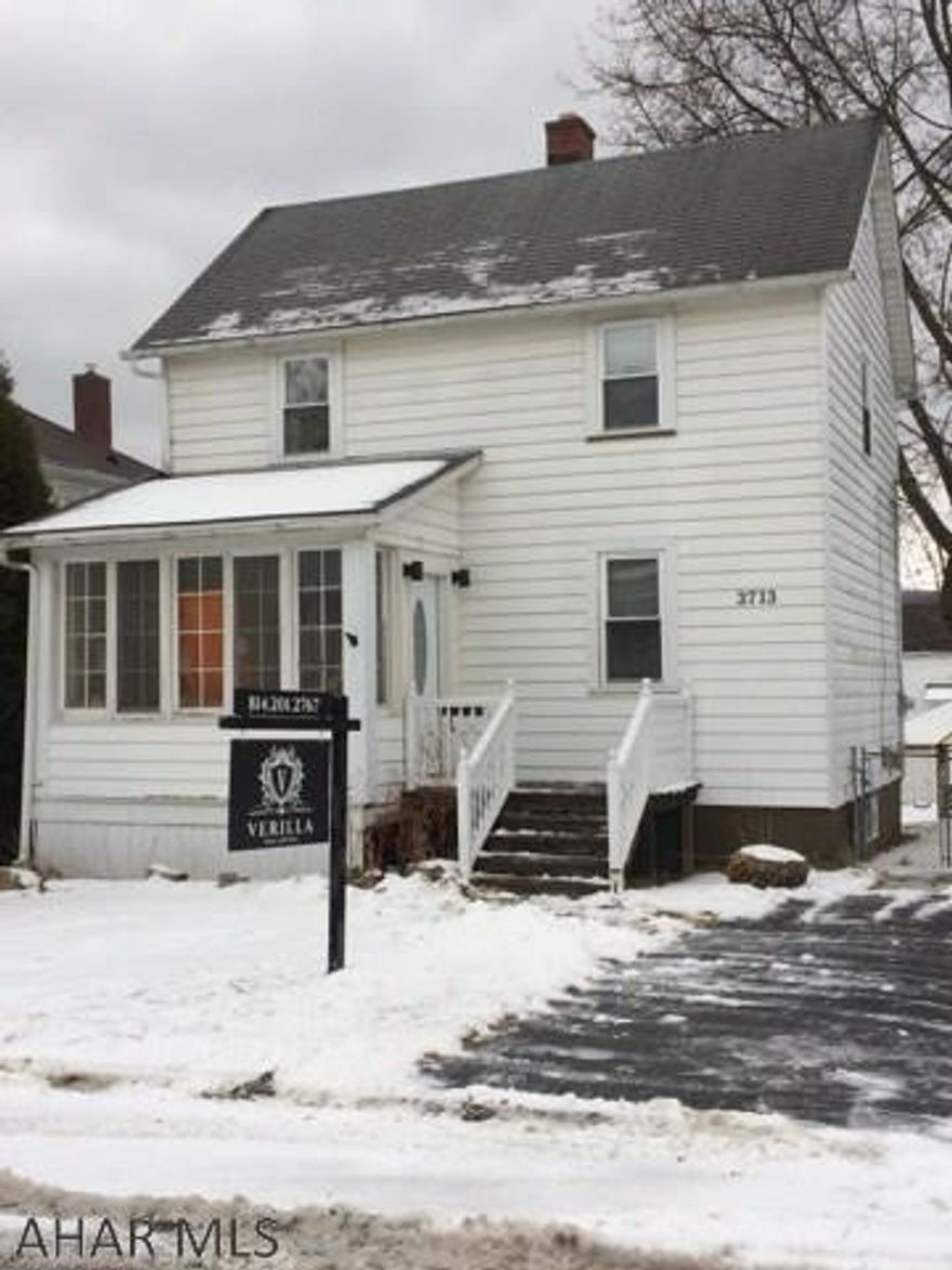 Cozy, 2 bedroom house in a great location. Eat in kitchen, enclosed front porch, and a great back yard.