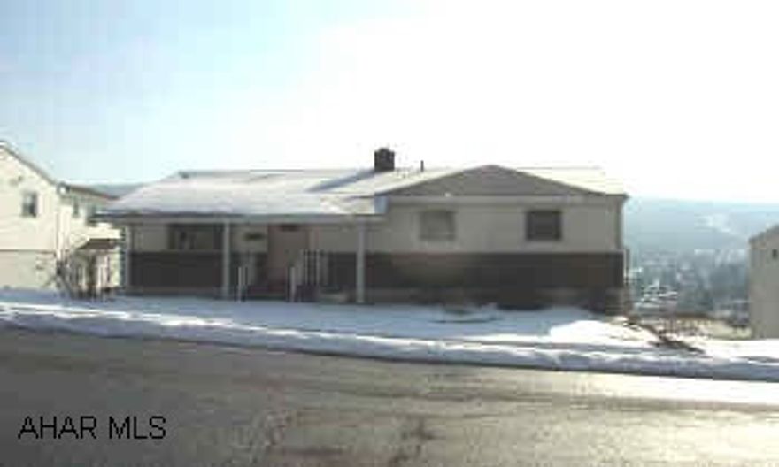 3 BEDROOM RANCH WITH GOOD CARPETING ON MAIN FLOOR AND NICE VIEWS.  BRICK AND WOOD EXTERIOR.  SOLD AS IS.  SEE LISTING AGENT FOR ADDTL ADDENDUMS.