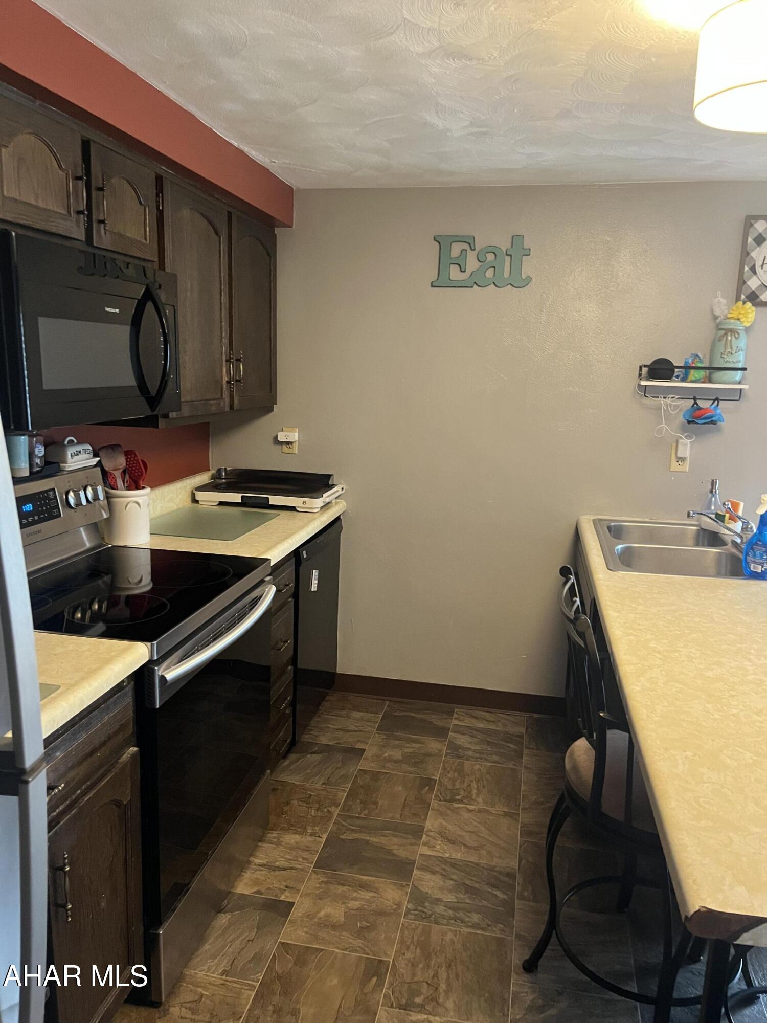 Maple Hollow - Residential