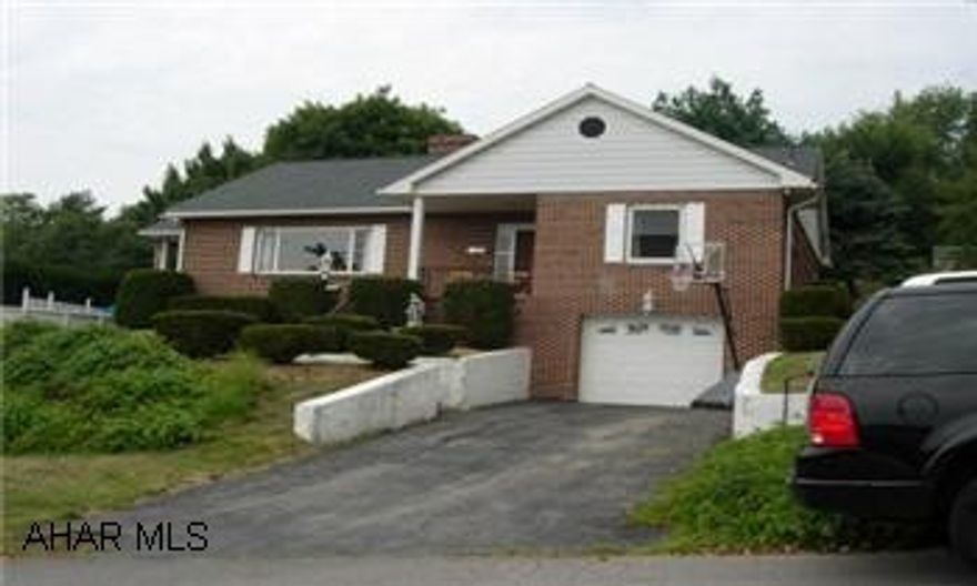 2 STORY HOME 4BR(2 ON 1ST FL, 2 ON 2ND FL), FAMILY R., NICE PATIO, A LOT OF CHARM. NICE KITCHEN/EAT-IN AREA, LOTS OF CLOSETS & STORAGE AREA, WHOLE HOUSE FAN.  LG YARD, 140X128. LG PATIO, ABOVE GROUND POOL/DECK. GREAT VIEW. BUILT IN DRESSERS IN CLOSETS. CHARMING, VERY LARGE HOME. 4 BR, LR/FP, FAMILY ROOM/FP, NICE KITCHEN/EAT-IN AREA, LOTS OF CLOSETS & STORAGE AREA, WHOLE HOUSE FAN.  LG YARD, 140X128. LG PATIO, ABOVE GROUND POOL/DECK. GREAT VIEW. BUILT IN DRESSERS IN CLOSETS. CALL MARY 937-5897.