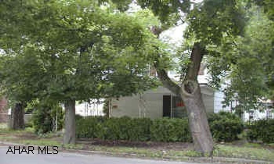 Nice 3 bedroom home.  2 car detached garage.  Located in Juniata Nice 3 bedroom home.  2 car detached garage.  Located in Juniata