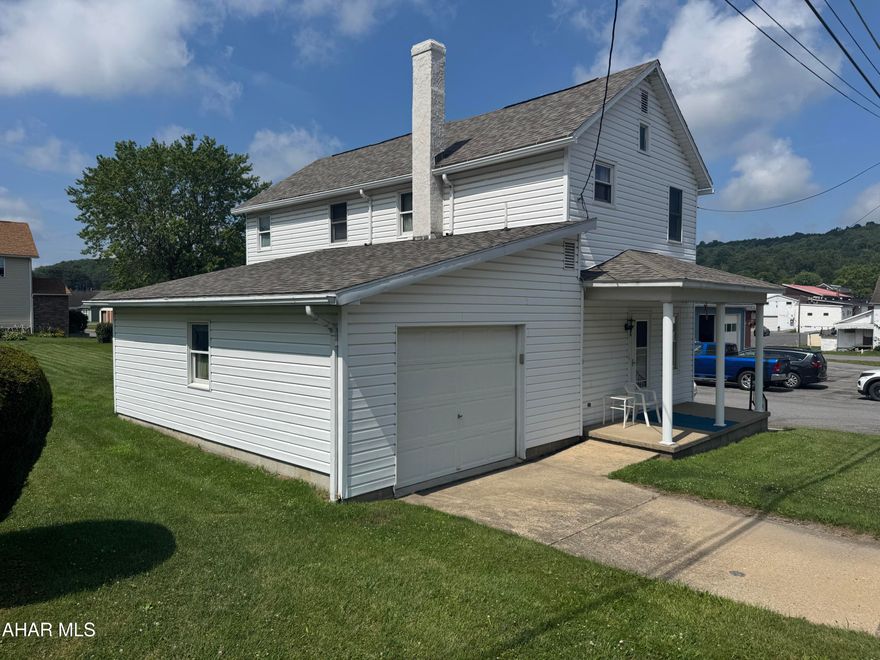 Vinyl sided two story home featuring 3 bedrooms, large living room, eat in kitchen with appliances including washer and dryer and 1.5 baths. Nice attac for storage.  New roof, nice rear lot with shed, Great family home thats been in owners family for approx 60 yrs.