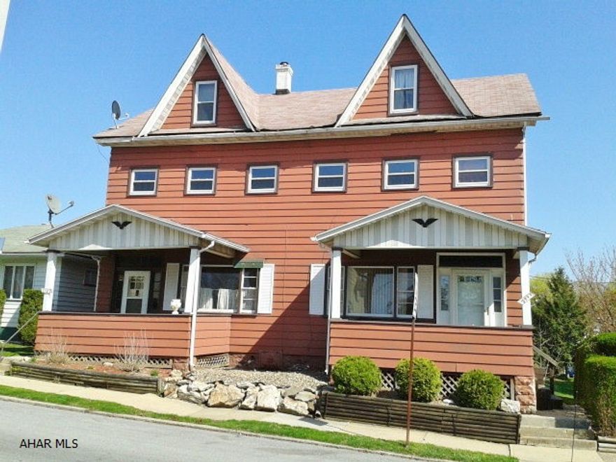 Well-maintained 2 unit duplex in the city. Utilities are separate. Appliances, plus washers & dryers are included. Large lot on quiet block.