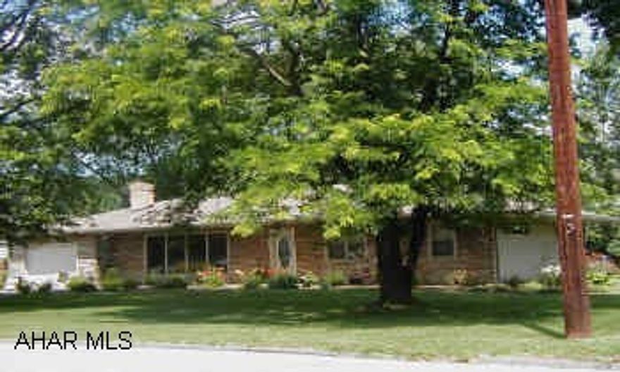 Hardwood floors, ceramic floors, Fireplace in Living Room, Central Air Condition, Attached Garage, Large storage Shed, Landscaped. 12 hour notice, Key in office-Water 35-40 m 12hr notice, key in office-Water 35-40 mo. Sewer 40 mo. Electric-85mo. Oil-63 gal mo @ $1.04 gallon Hardwood floors, ceramic floors, Fireplace in Living Room, Central Air Condition, Attached Garage, Large storage Shed, Landscaped.