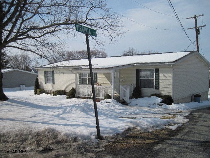 Nice Martinsburg Mobile Home.....on rented lot, Priced right move in ready. All appliances included.
