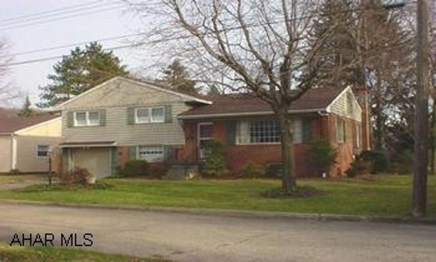 A perfect multi- level home in move in condition, 3 bedrooms, 1.5 baths, 2 family rooms, beautiful sunroom, large lawn, 2 car garage, and all appliances.  Interior looks professionally designed. A perfect multi-level home in move in condition, 3 bedrooms, 1.5 baths, 2 family rooms, beautiful sunrooms, large lawn, 2 car garage, and all appliances.  Interior looks professionally designed.