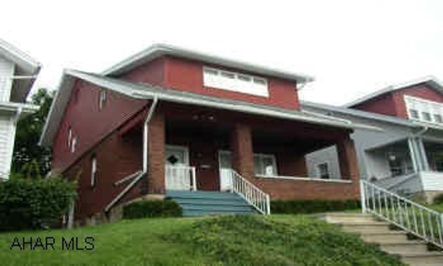 VERY NICE BRICK, 3 BEDROOM, 1.75 BATH HOME WITH SUNROOM.  AMPLE CLOSETS.