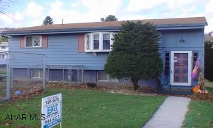 Split entry home next to Fairview ball field. 3 BR, 1.75 BA, FR, hardwood floors, newer thermo windows, new security system, 1 car integral  garage, 50x120 lot. Split entry home next to Fairview ball field. 3 bedrooms, 1.75 baths, family room, hardwood floors, newer thermo windows, new security system, 1 car integral garage, 50x120 lot.