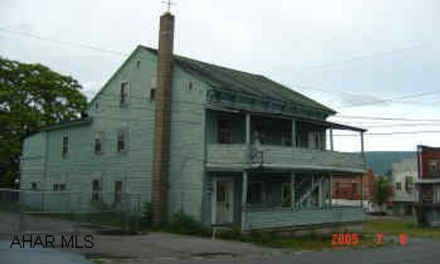 Seller is offering $1,000 to the Buyer that can close before 4-27-06. Spacious Triplex- Close to Hospital and Shopping. Newer Furnace. Seller is exempt from Disclosure-" AS IS" Seller is offering $1,000 to the Buyer that can close before 4-27-06. Spacious Triplex- Close to Hospital and Shopping. Newer Furnace.  Seller is exempt from Disclosure-" AS IS"