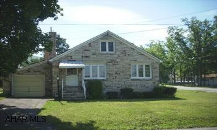 1/2 STORY STONE HSE W/ ATT. GARAGE. PRETTY STONE HSE ON CORNER LOT IN GREAT LOCATION. NEEDS REDECORATION.