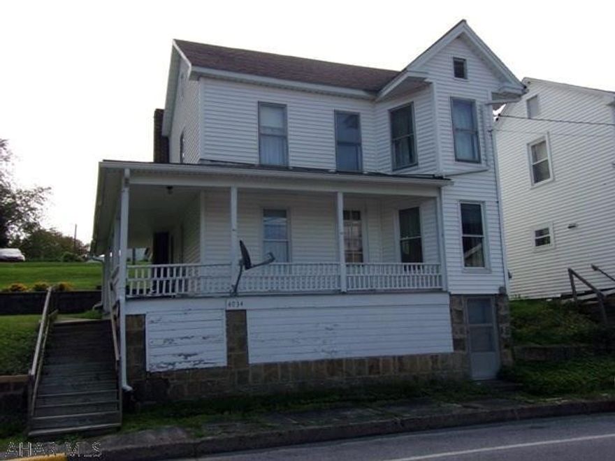 Hurry! Hurry! Hurry! with a pymt. less than $400, why would you rent? Vinyl siding, newer windows & a wrap around porch. Inside- oak hardwood & plank flooring. Could use some updating- but that's how you make it your own! Large back yard up to the alley. Lots of room to put a garage.