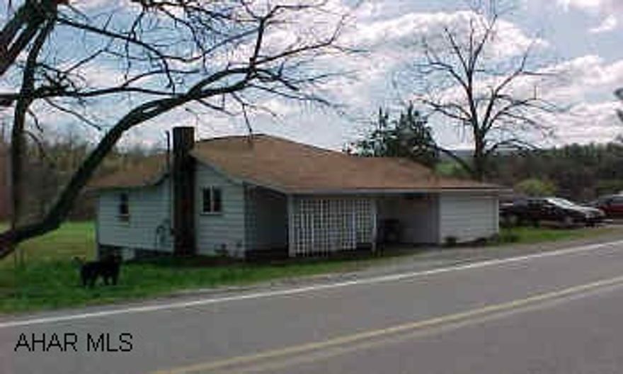 Quaint & cozy ranch home on large lot in W. Loop.