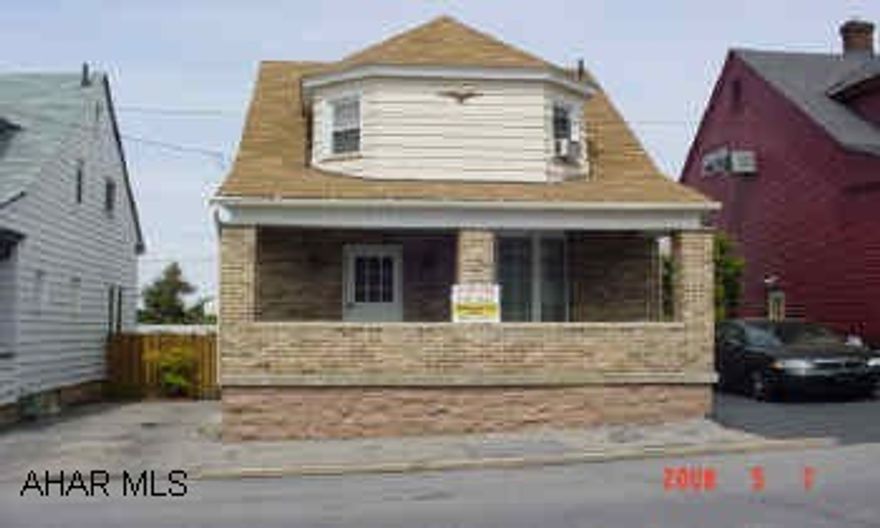 Well maintained 3 BR brick home in nice quiet neighborhood.  Off street parking, low maintenance fenced yard with nice rear deck.  Living room with big bay window, formal dining room, eat-in kitchen, plus addition in back could be den/office or extra bdrm Motivated Seller!!  East End area...Solid 3-4 BR brick home in nice quiet neighborhood with a park nearby.  Off street parking, low maintenance fenced yard with nice rear deck.  Good Mechanics. Living room with big bay window, formal dining room, eat-in kitchen, plus addition in back could be den/office or extra bedroom. Lg. inviting front porch has unique brick work and built in planters. Bedrooms freshly painted.  Workbench, some cupboards and deep freezer in bsmt are included.  Seller is offering a $1000 carpet allowance.  Call Deb for more details at 931-2997.