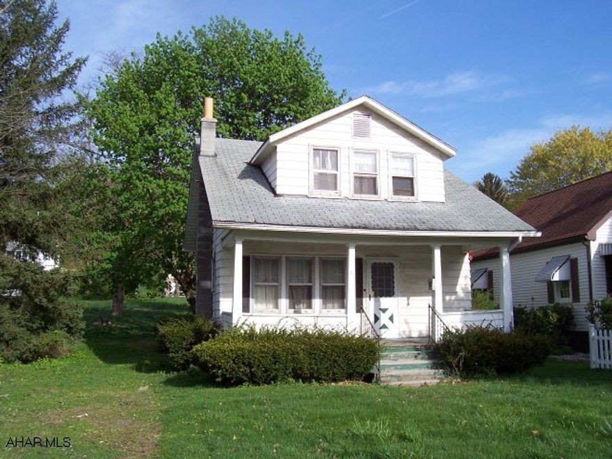 Handymans Dream!!   This is AS IS Property.