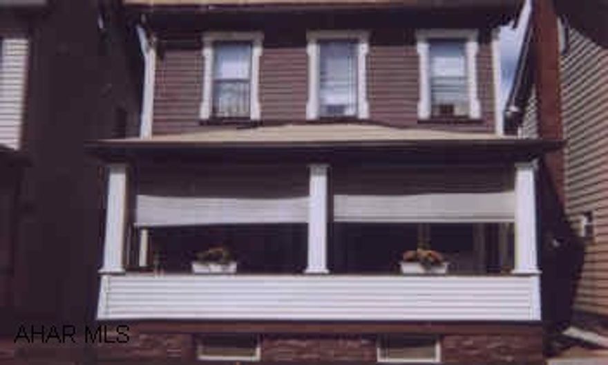 CUTE, WELL MAINTAINED STARTER HOME JUST BLOCKS FROM ELEMENTARY SCHOOL - 3 BEDROOMS, BATH, NEW WATER HEATER, 100 AMP ELEC.  CUTE, WELL MAINTAINED STARTER HOME JUST BLOCKS FROM ELEMENTARY SCHOOL - 3 BEDROOMS, BATH, NEW WATER HEATER, 100 AMP ELEC.